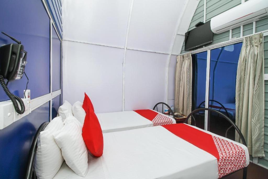 Airport A4 Transit Hub - Eco Chalets Katunayaka Bagian luar foto