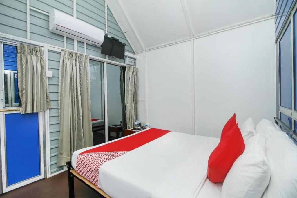 Airport A4 Transit Hub - Eco Chalets Katunayaka Bagian luar foto
