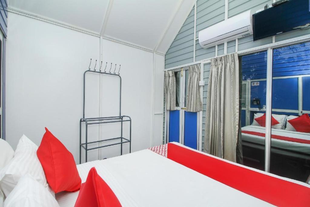 Airport A4 Transit Hub - Eco Chalets Katunayaka Bagian luar foto