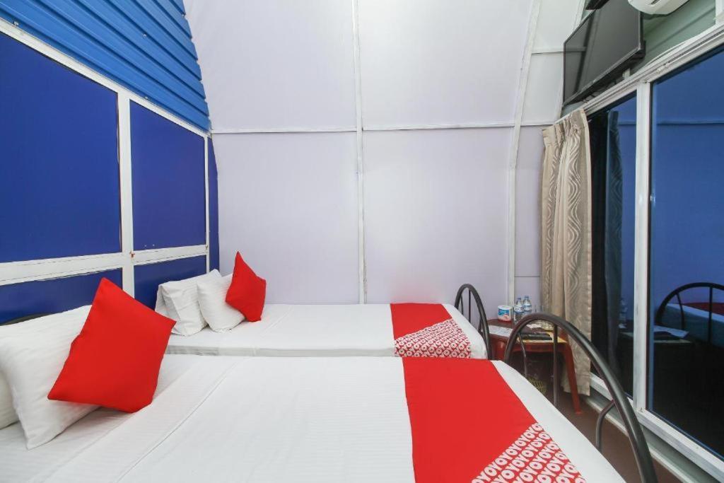 Airport A4 Transit Hub - Eco Chalets Katunayaka Bagian luar foto
