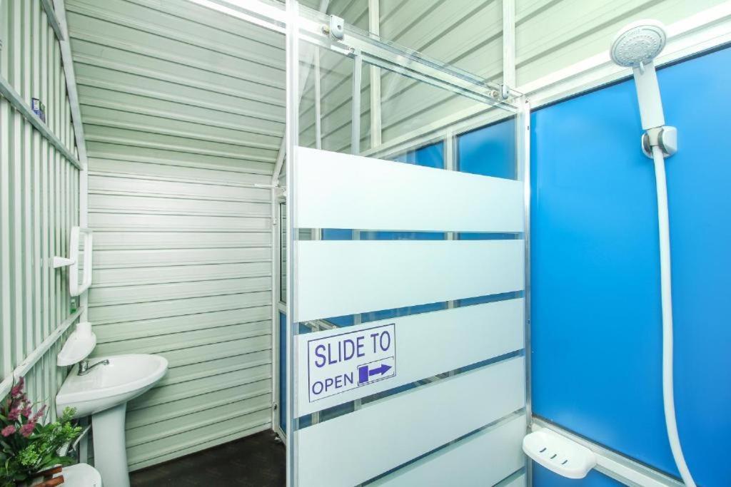 Airport A4 Transit Hub - Eco Chalets Katunayaka Bagian luar foto