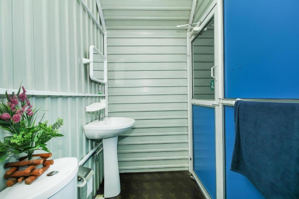Airport A4 Transit Hub - Eco Chalets Katunayaka Bagian luar foto
