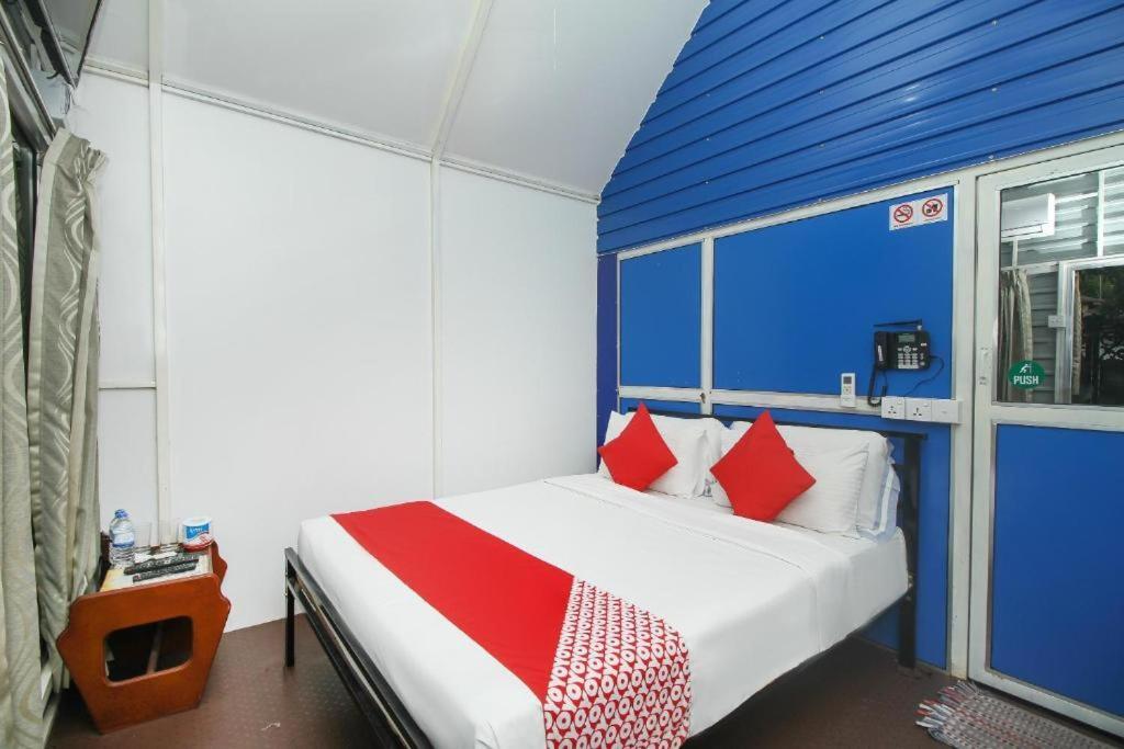 Airport A4 Transit Hub - Eco Chalets Katunayaka Bagian luar foto