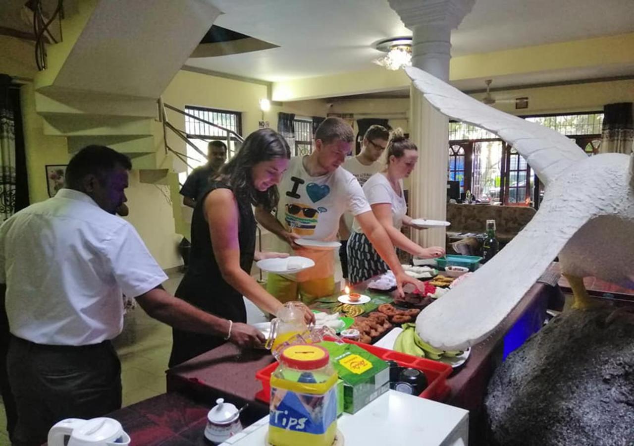 Airport A4 Transit Hub - Eco Chalets Katunayaka Bagian luar foto